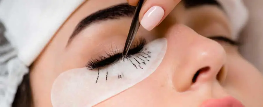 اکستنشن مژه: راهنمای کامل برای داشتن چشمانی خیره کننده