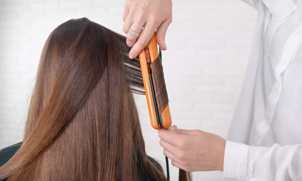 کراتین مو: راهنمای جامع برای زیبایی و سلامت مو در سالن آوانته