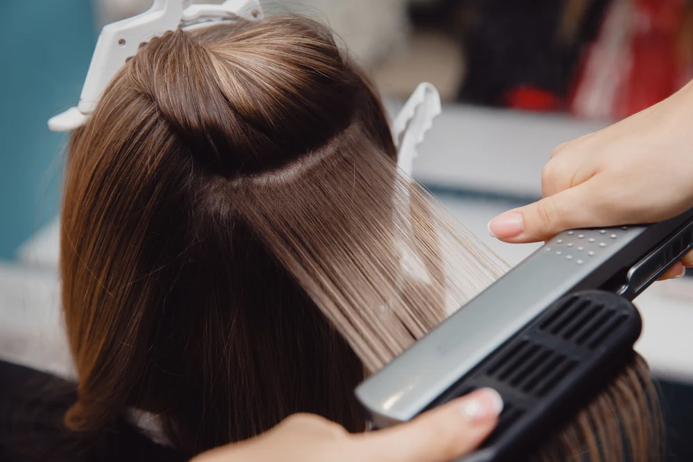 کراتین مو: راهنمای جامع برای زیبایی و سلامت مو در سالن آوانته