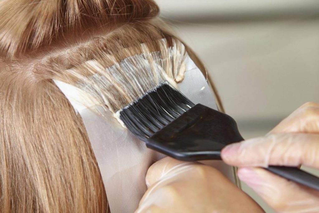 رنگ مو با دکلره کامل: از اصول تا مراقبت‌های پس از آن