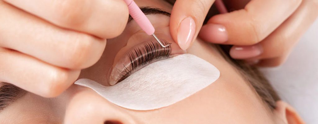 لیفت ابرو و مژه: راهنمای جامع زیبایی و تاثیرات آن در سالن آوانته