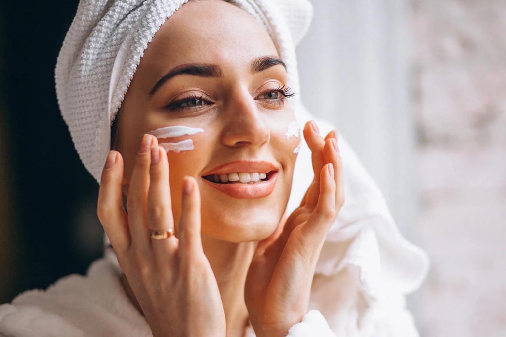 ۱۰ راز طلایی برای داشتن پوستی شفاف و بدون لک