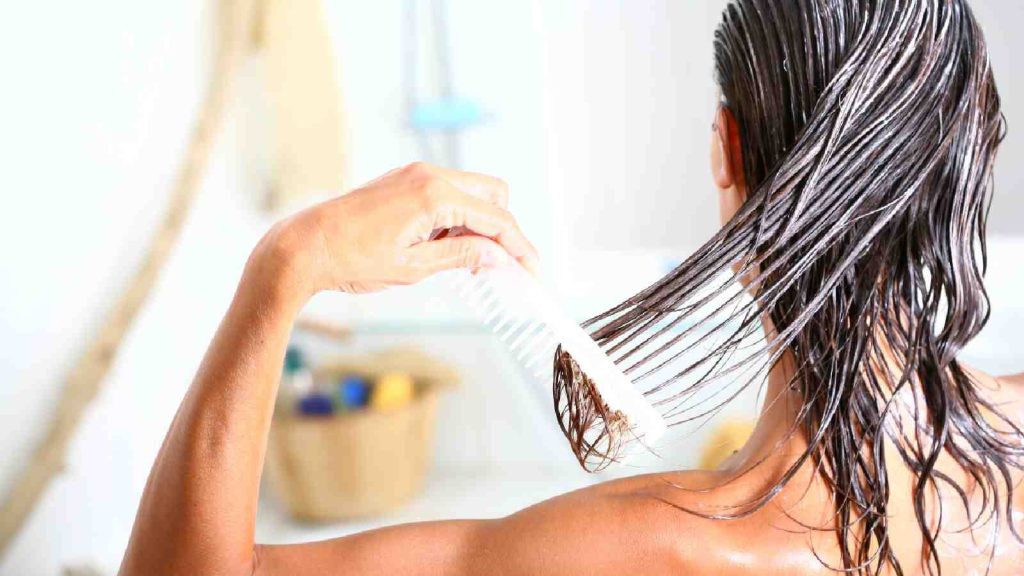 معجزه آبرسانی مو در خانه؛ چگونه در خانه موهایمان را آبرسانی کنیم؟